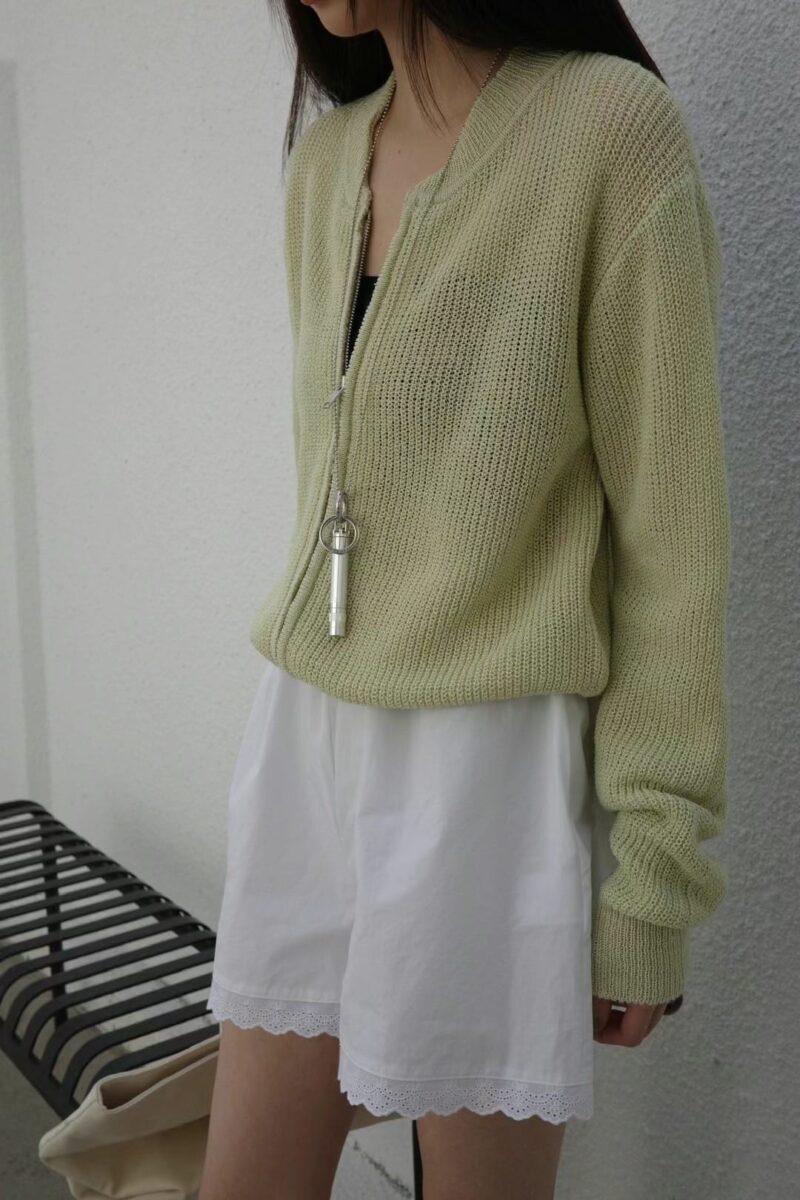 超级板正的针织衫 显瘦且有慵懒感