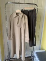 一件非常有垂坠感的风衣外套 修身款