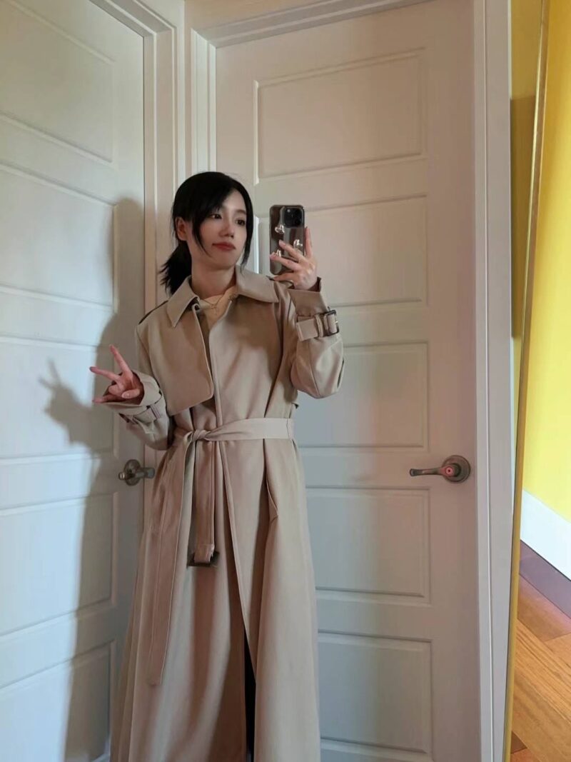 一件非常有垂坠感的风衣外套 修身款