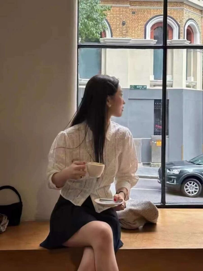 谁穿谁美的法式重工镂空复古衬衫