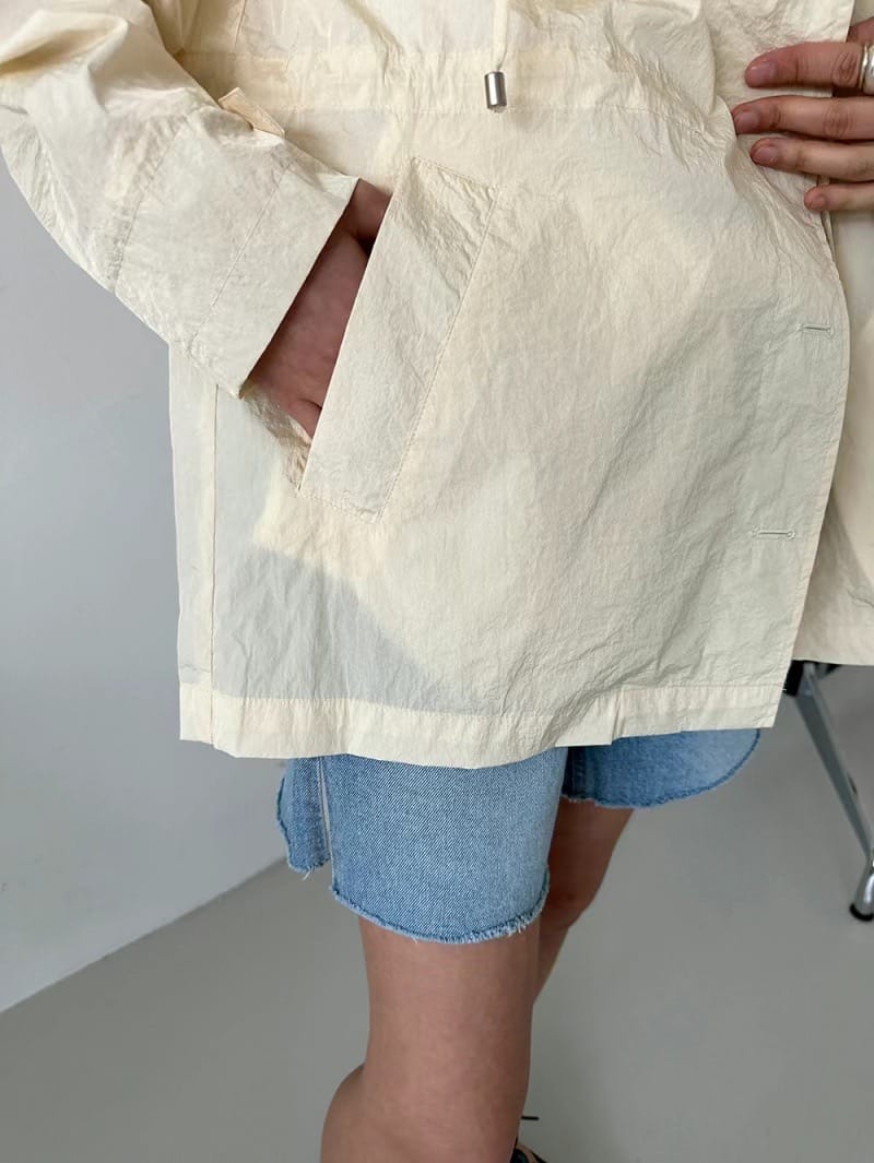 颜色超美的轻薄款冲锋衣