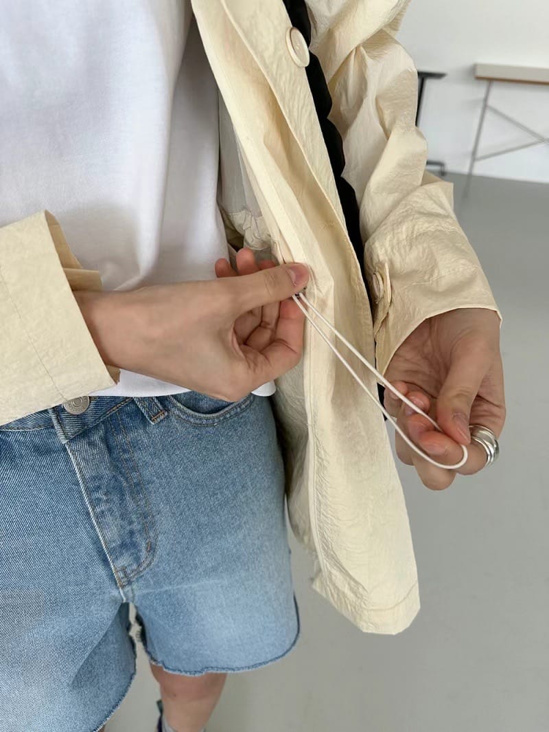 颜色超美的轻薄款冲锋衣