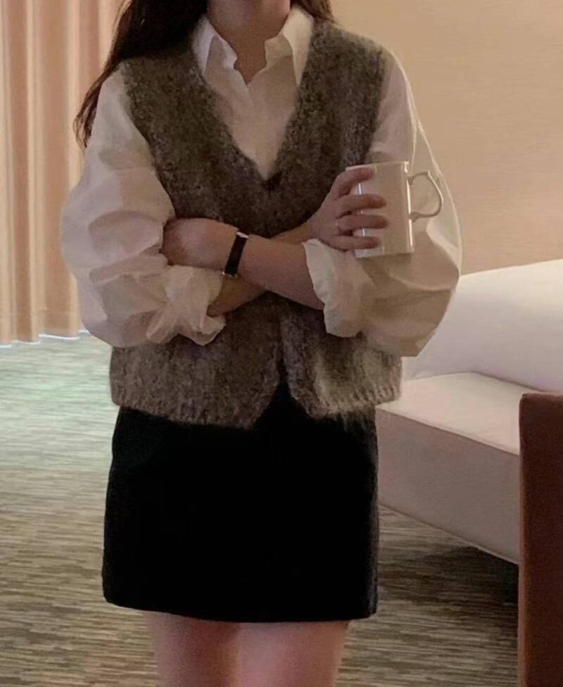 32%马海毛 混色牛角扣百搭马甲