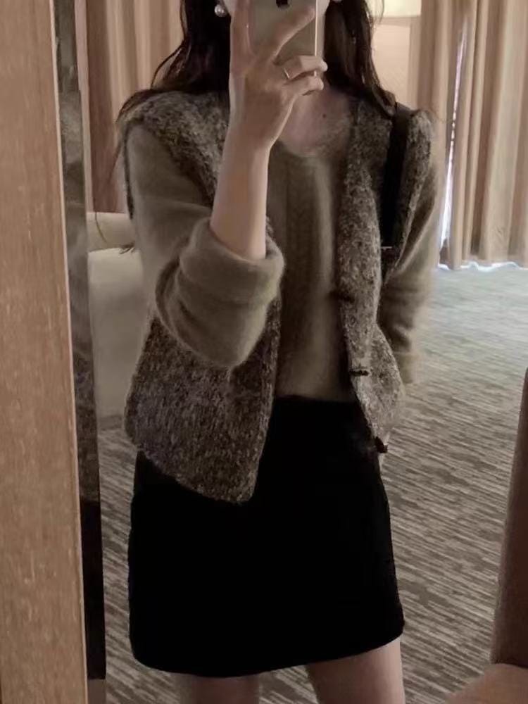 32%马海毛 混色牛角扣百搭马甲