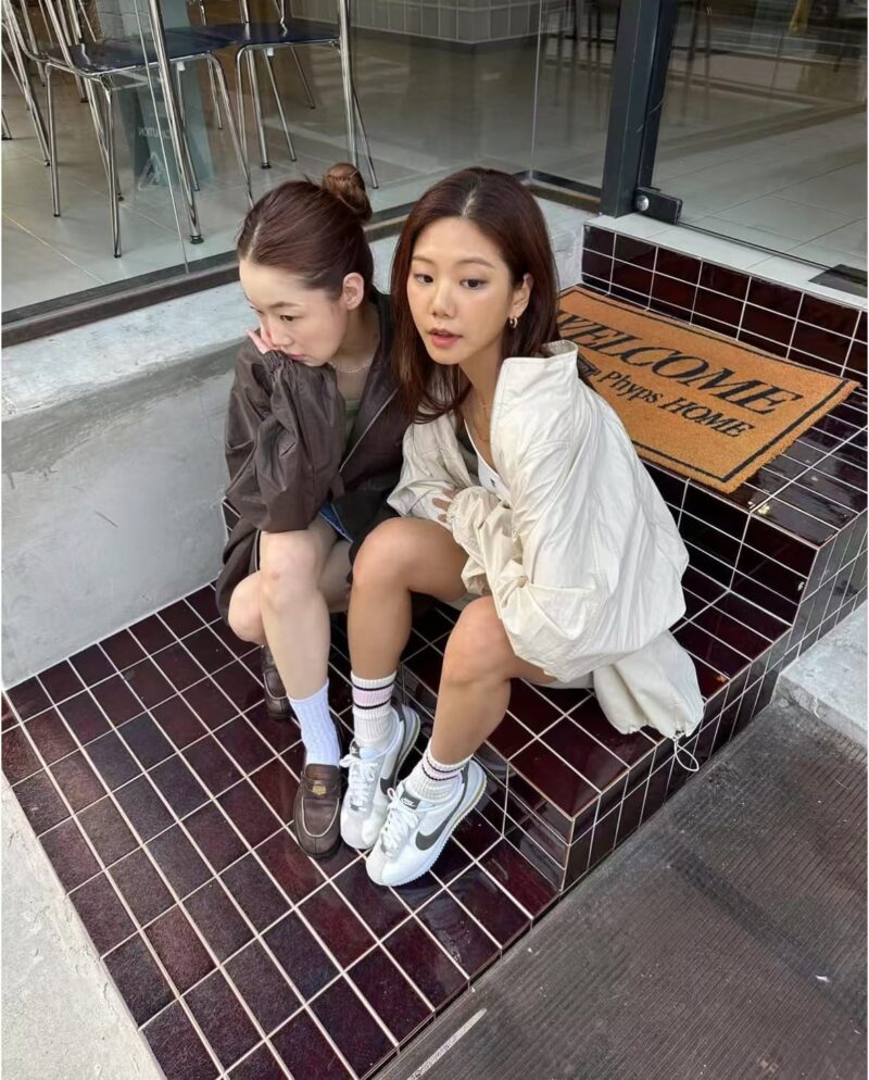 Newjeans 同款复古亮面风衣 [咖色]