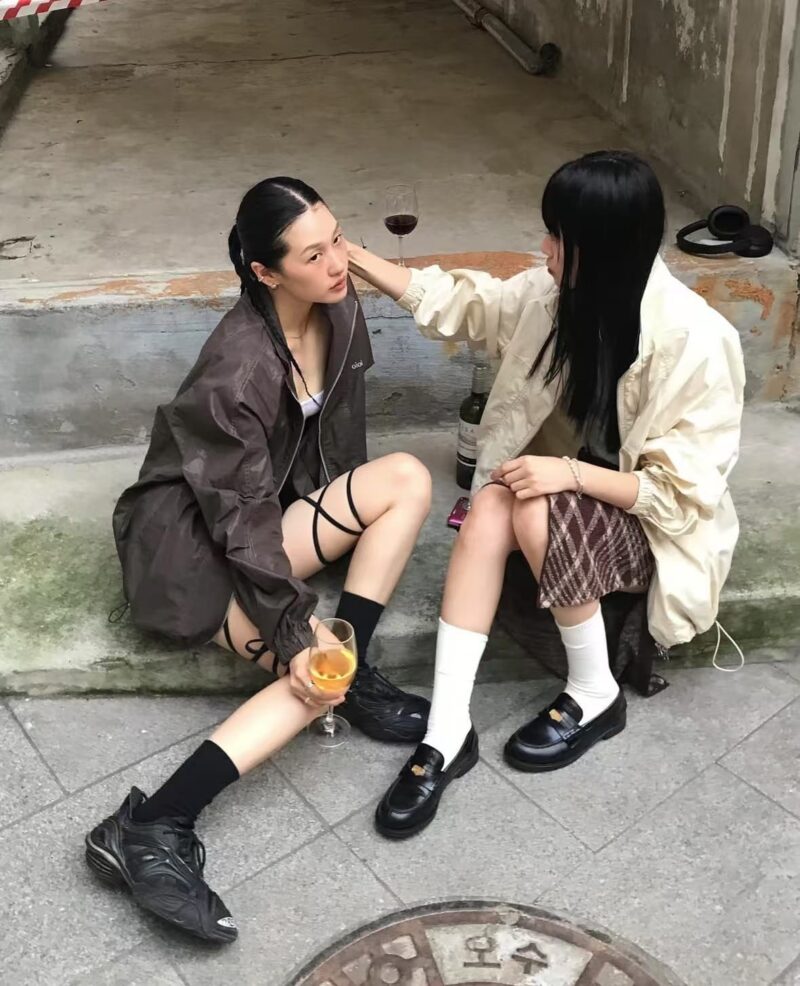 Newjeans 同款复古亮面风衣 [咖色]