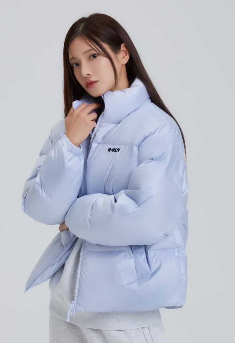 绝美冰川蓝刺绣logo羽绒服