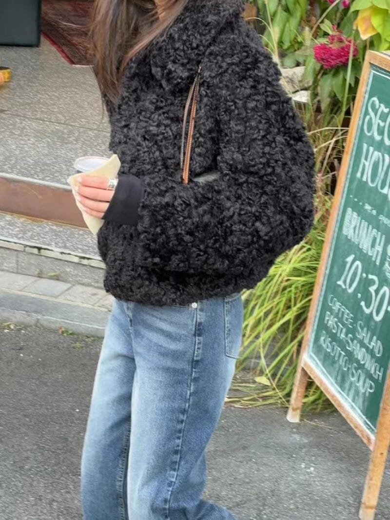 完全不会显臃肿的泰迪毛 毛毛超软 巨显瘦的黑色