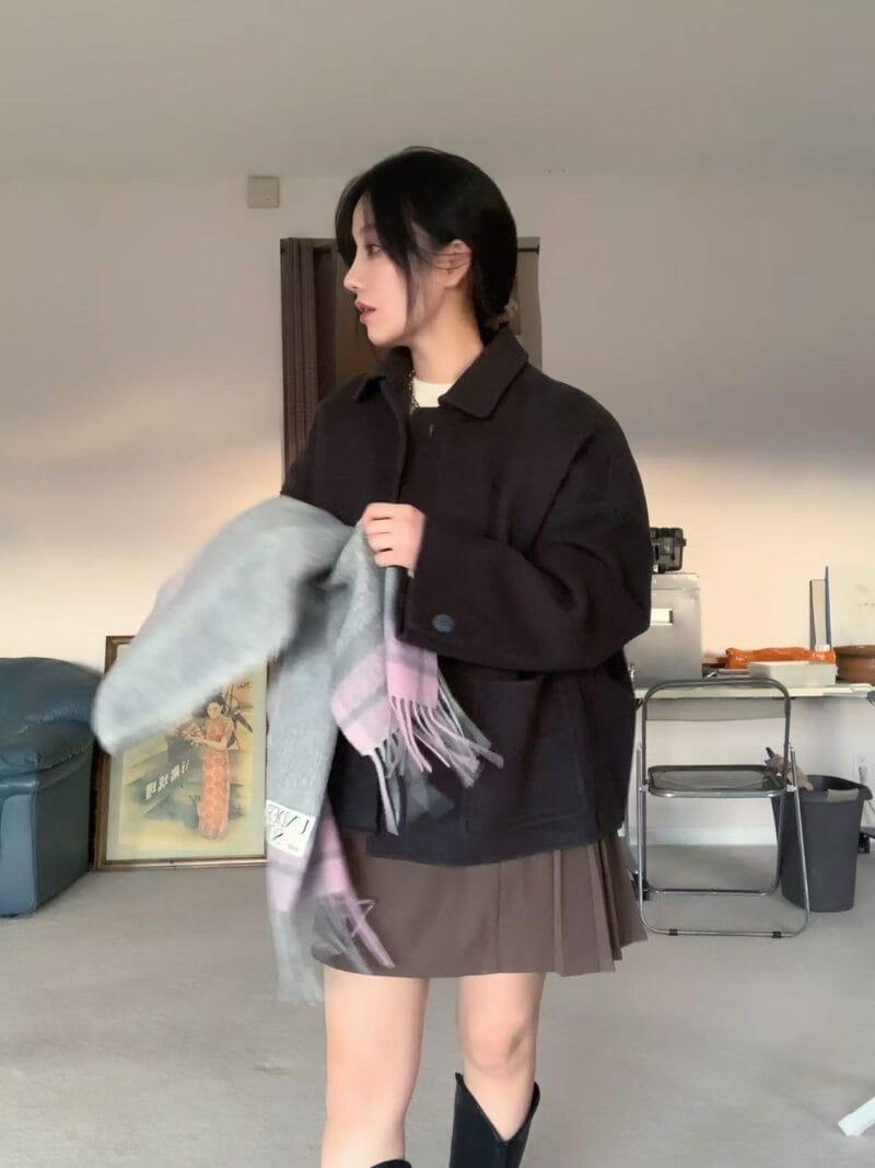 面料很好很扎实的黑色 短款大衣