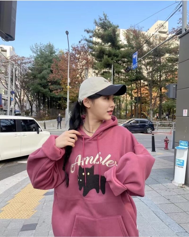 Black Cat绝美梅子色加绒连帽卫衣