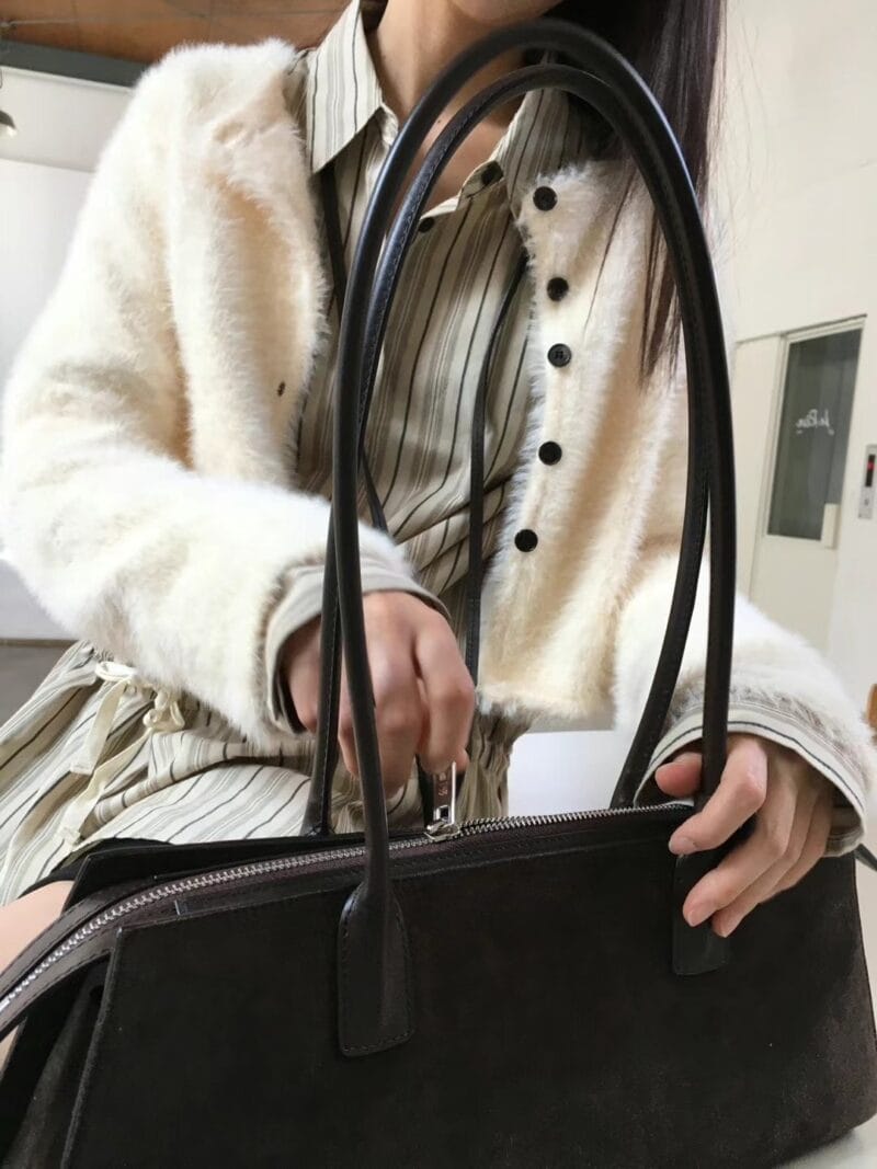 女神感～ 超美的短款毛毛白色小开衫