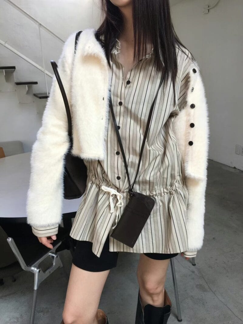 女神感～ 超美的短款毛毛白色小开衫