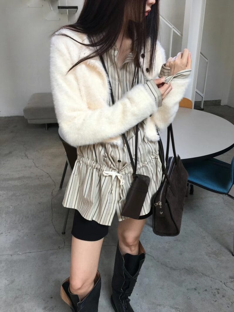 女神感～ 超美的短款毛毛白色小开衫