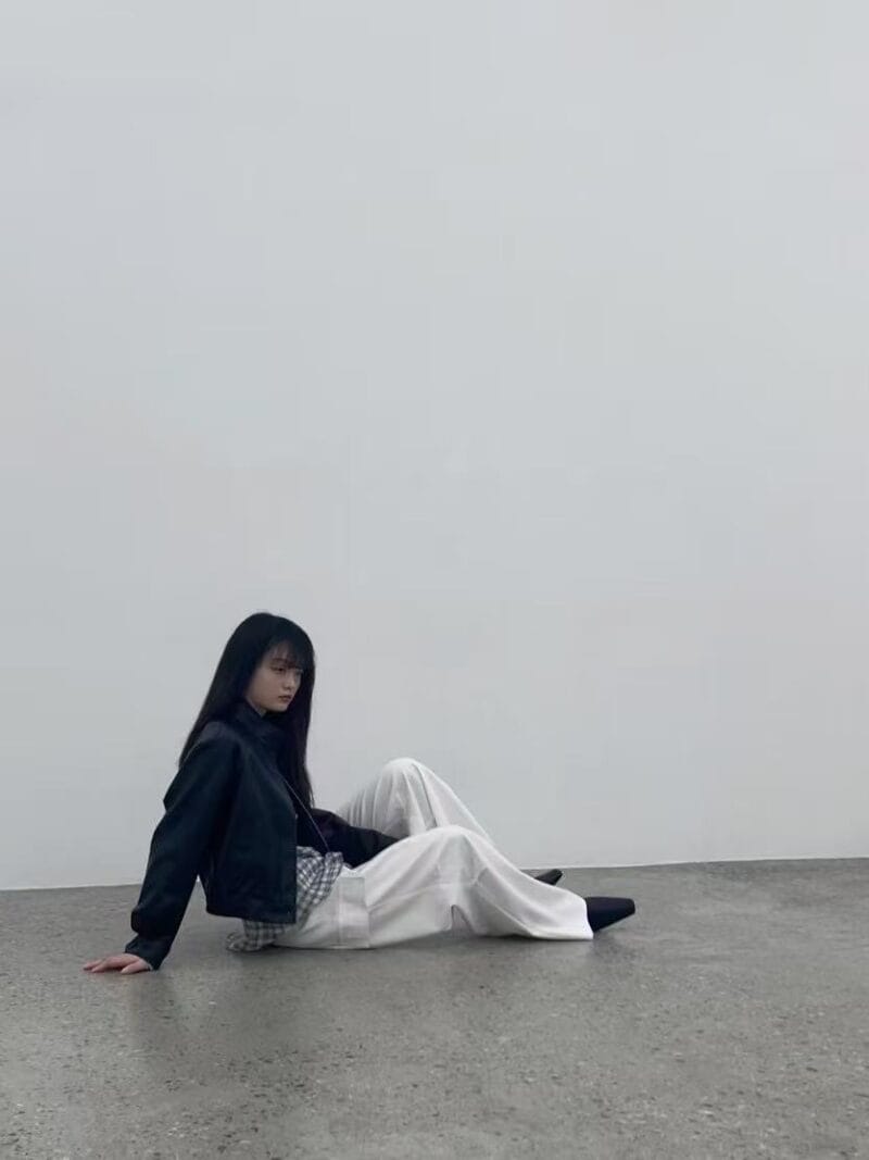 超级酷的工装裤 小腿处褶皱设计非常的显腿长