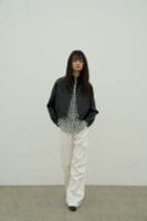 超级酷的工装裤 小腿处褶皱设计非常的显腿长