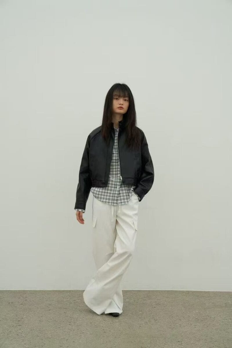 超级酷的工装裤 小腿处褶皱设计非常的显腿长