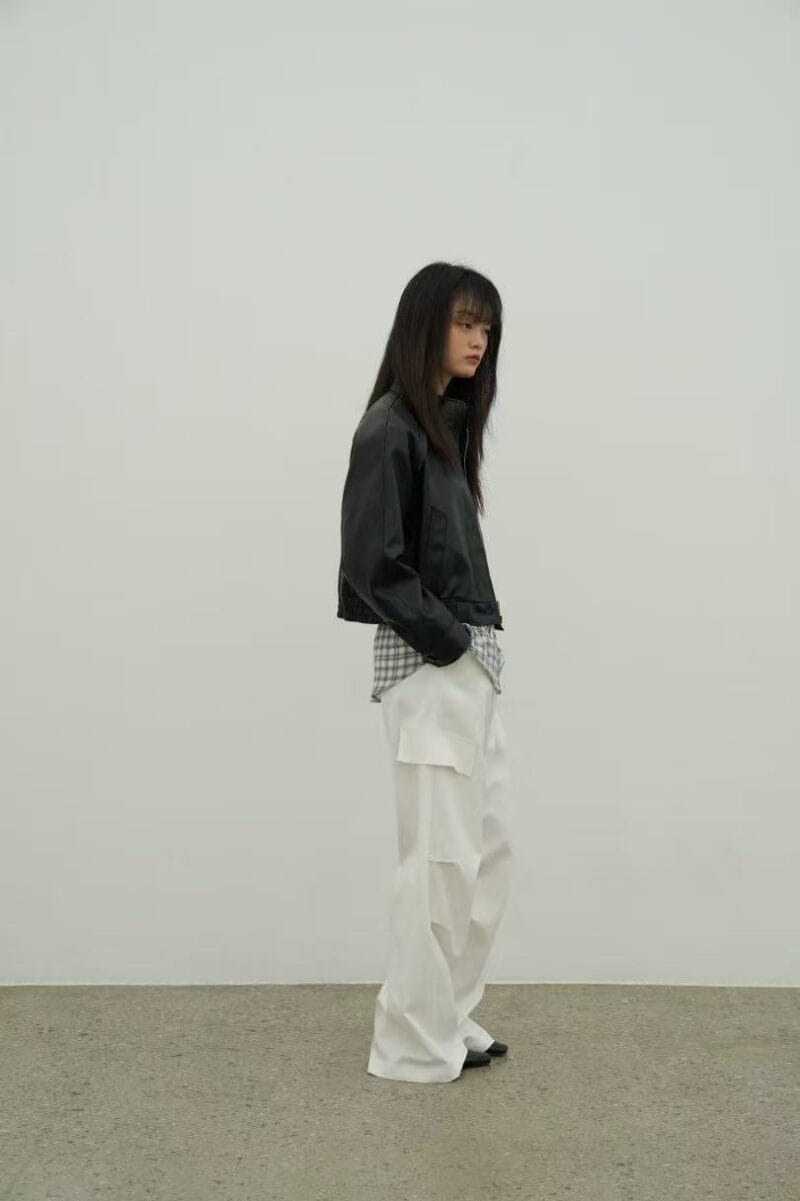 超级酷的工装裤 小腿处褶皱设计非常的显腿长