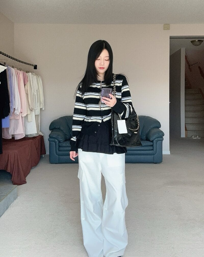 超级酷的工装裤 小腿处褶皱设计非常的显腿长