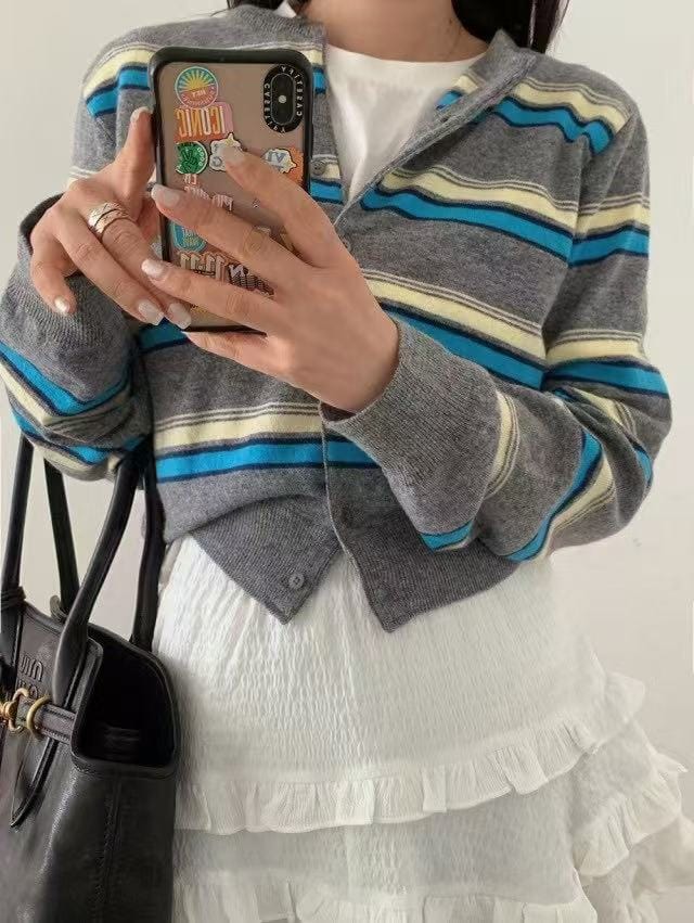 韩国唯一一次现象级大爆款的衣服 撞色毛衣开衫