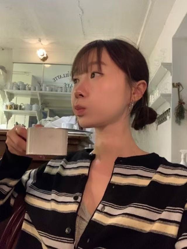 韩国唯一一次现象级大爆款的衣服 撞色毛衣开衫