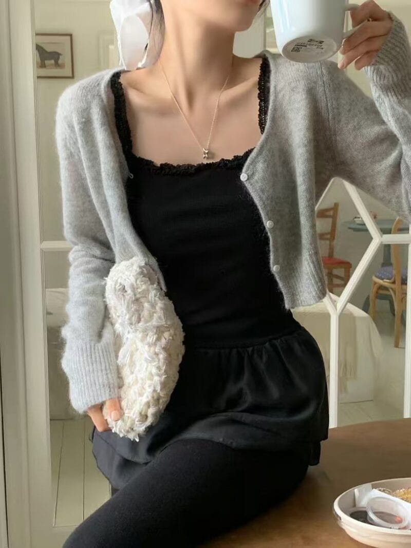 可爱俏皮的蕾丝肩带双层网纱叠穿