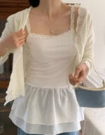 可爱俏皮的蕾丝肩带双层网纱叠穿