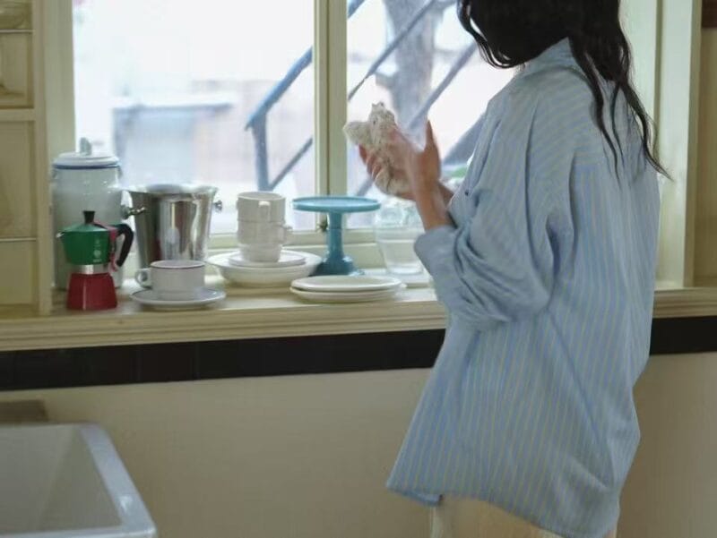 春天气息满满的奶油色系条纹衬衫 当外套穿也很好看 两色