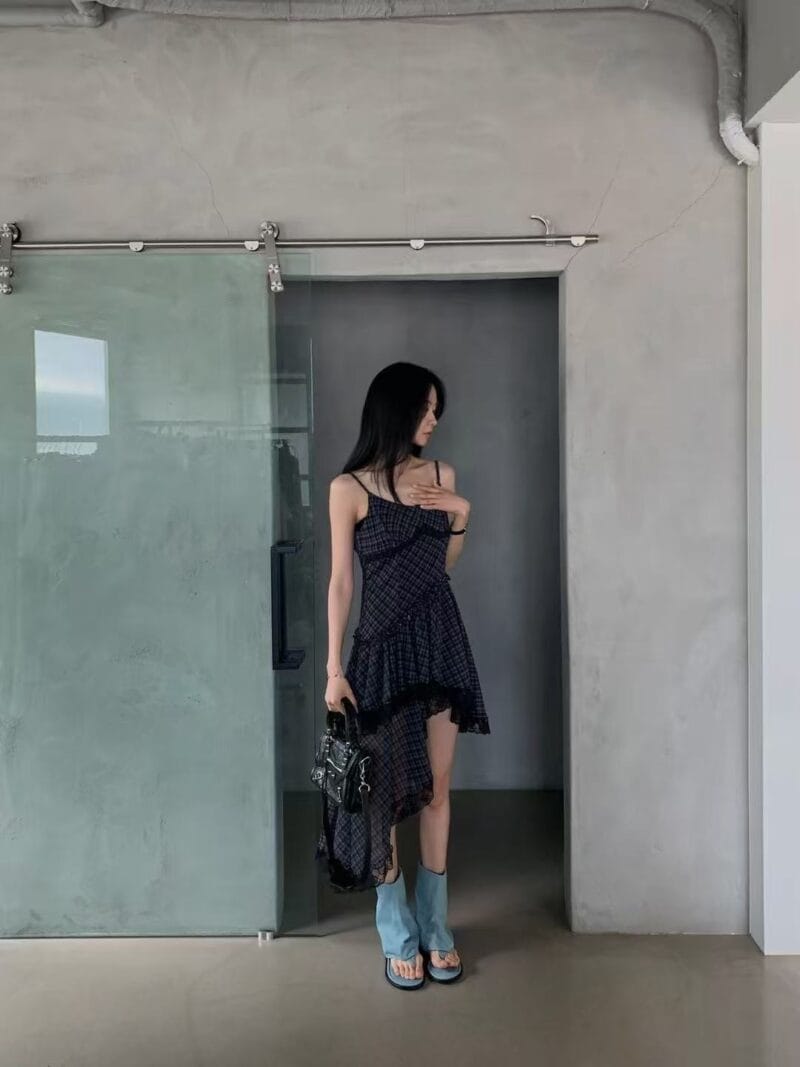 韩国网红爆款 不规则格子蕾丝裙子