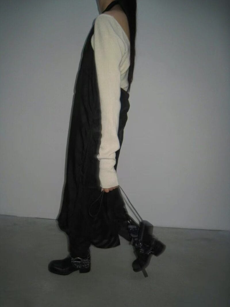 叠穿之神 居然会有这么酷的挂脖连衣裙