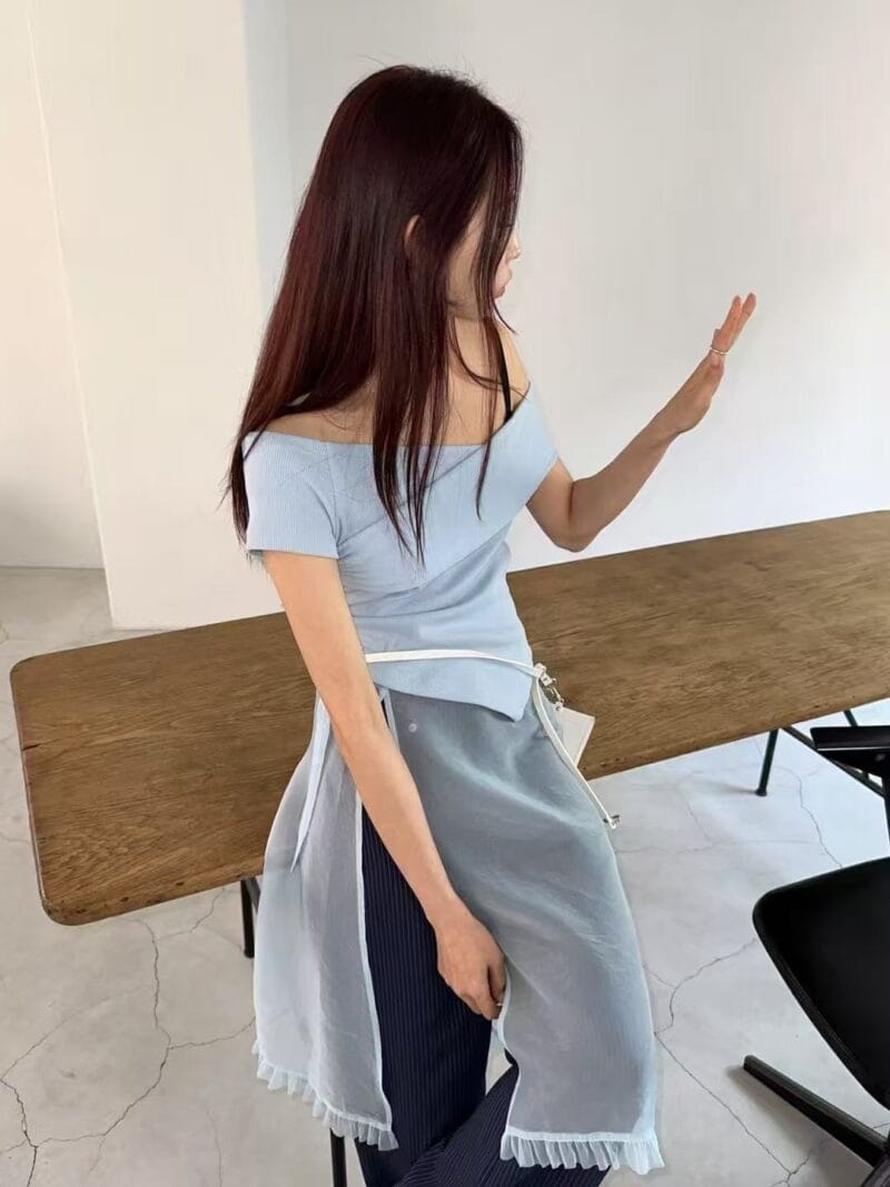 穿上一秒瘦两圈 纸片人即视感的露肩上衣