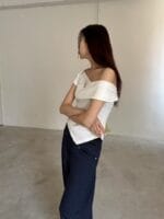 穿上一秒瘦两圈 纸片人即视感的露肩上衣