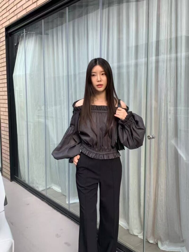 灯笼袖千褶边气质露肩小上衣