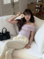 好温柔的香芋紫 露肩上衣