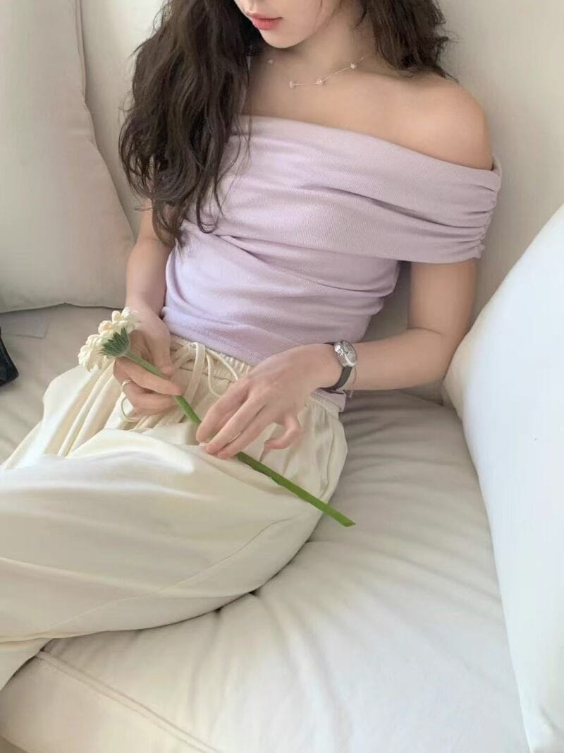 好温柔的香芋紫 露肩上衣