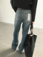 很有慵懒随性感的 小设计复古牛仔裤