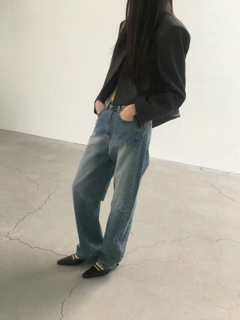 很有慵懒随性感的 小设计复古牛仔裤