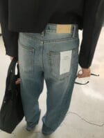 很有慵懒随性感的 小设计复古牛仔裤