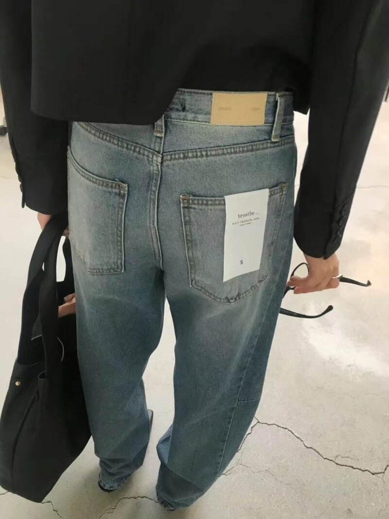 很有慵懒随性感的 小设计复古牛仔裤