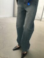 很有慵懒随性感的 小设计复古牛仔裤