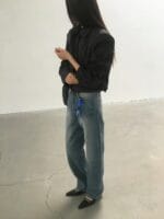 很有慵懒随性感的 小设计复古牛仔裤