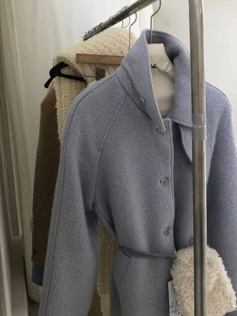 绝美的baby蓝大衣 新年战袍就靠它啦 含包包~