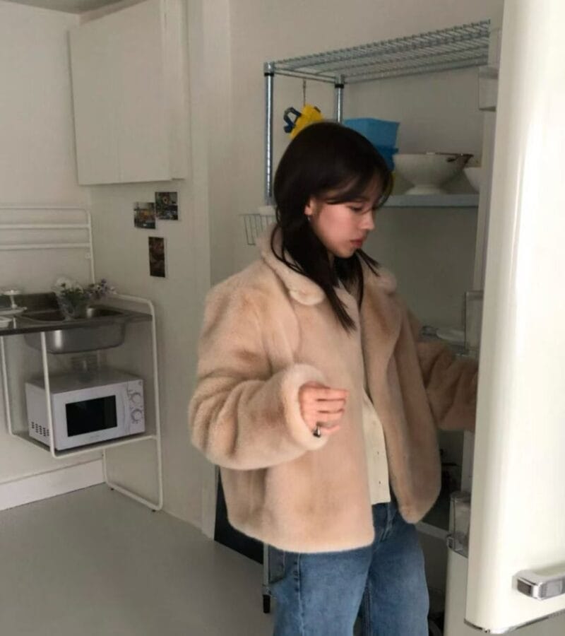 火了两年的赵露思上身过的毛毛外套 质感和真的貂很像了