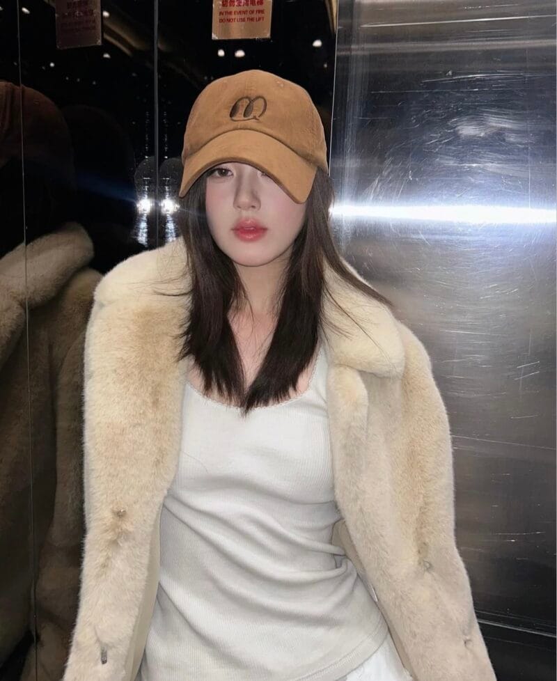 火了两年的赵露思上身过的毛毛外套 质感和真的貂很像了