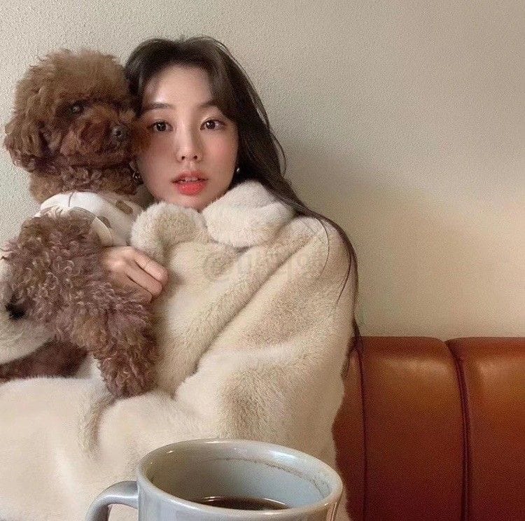 火了两年的赵露思上身过的毛毛外套 质感和真的貂很像了