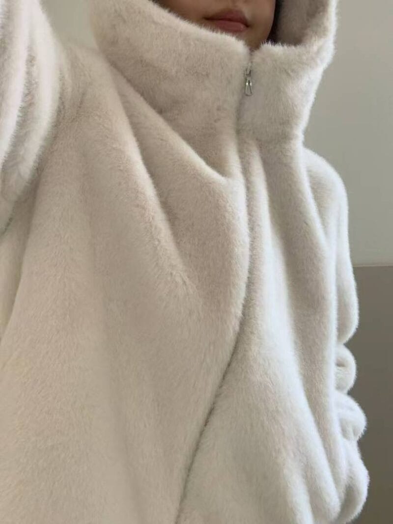 史上最轻的毛毛外套 冬日氛围感拉满 黑白两色