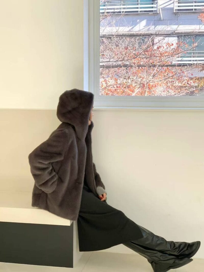 史上最轻的毛毛外套 冬日氛围感拉满 黑白两色