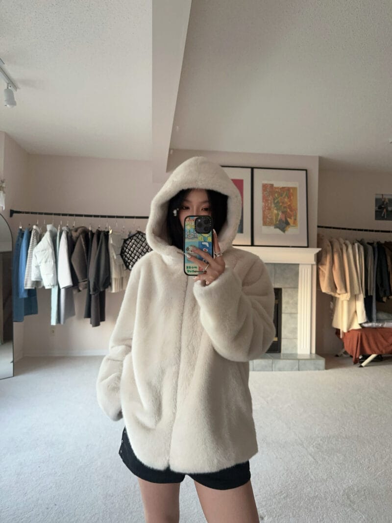 史上最轻的毛毛外套 冬日氛围感拉满 黑白两色