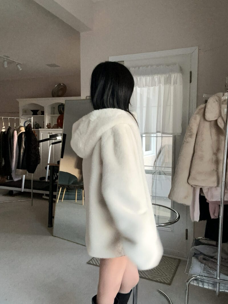 史上最轻的毛毛外套 冬日氛围感拉满 黑白两色