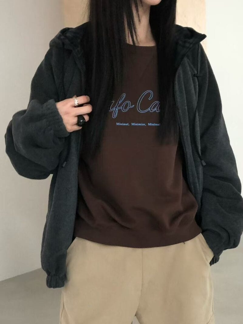 把今年最流行的碳灰色羊羔毛和格子 完美结合的双面穿外套