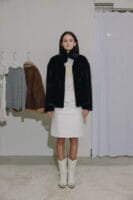 是加绒的毛毛外套!!加倍保暖 两个颜色